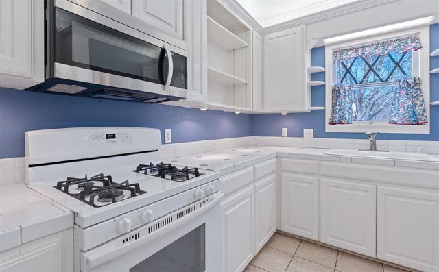 762 S Guadalupe ST, Lockhart, TX 78644
