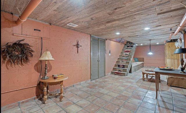 762 S Guadalupe ST, Lockhart, TX 78644