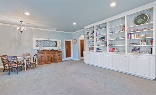 762 S Guadalupe ST, Lockhart, TX 78644
