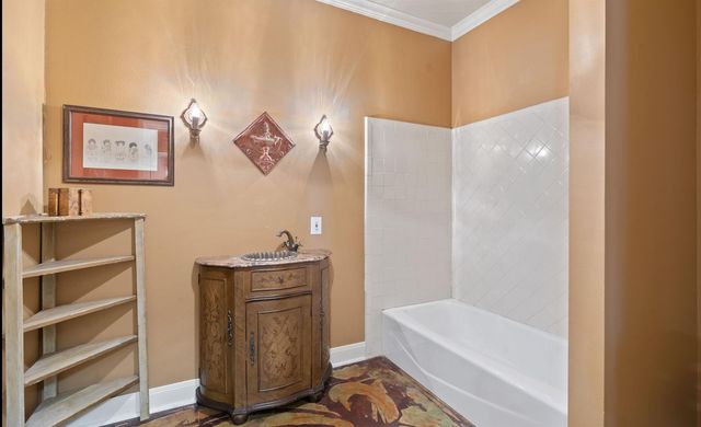 762 S Guadalupe ST, Lockhart, TX 78644