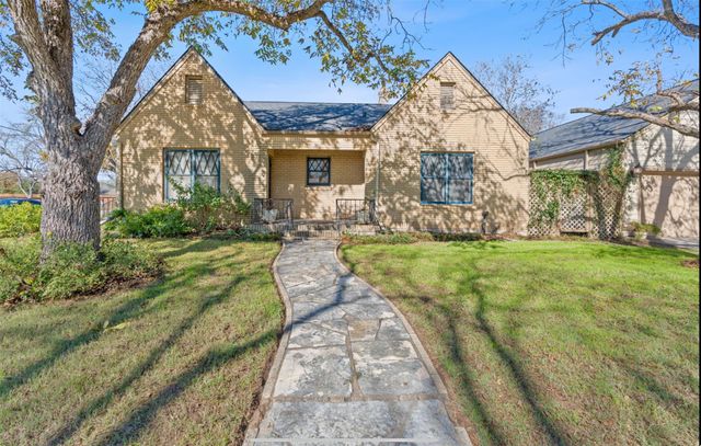 762 S Guadalupe ST, Lockhart, TX 78644