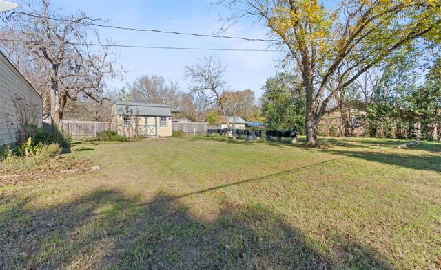 762 S Guadalupe ST, Lockhart, TX 78644