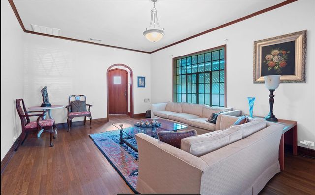 762 S Guadalupe ST, Lockhart, TX 78644