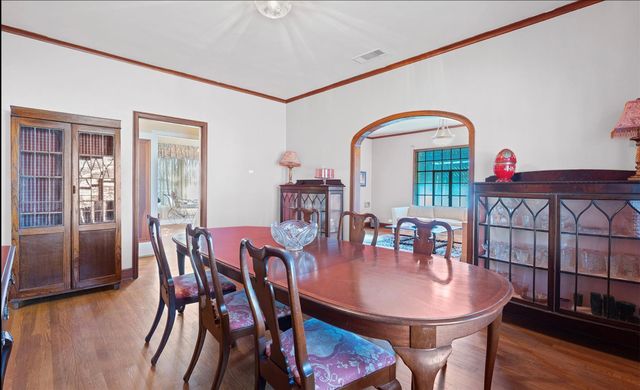 762 S Guadalupe ST, Lockhart, TX 78644