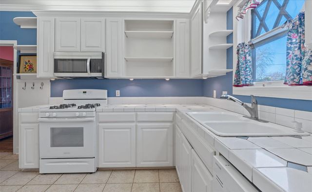 762 S Guadalupe ST, Lockhart, TX 78644