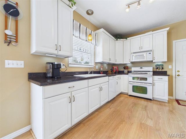 8716 Wildewood Drive, Worden, IL 62097