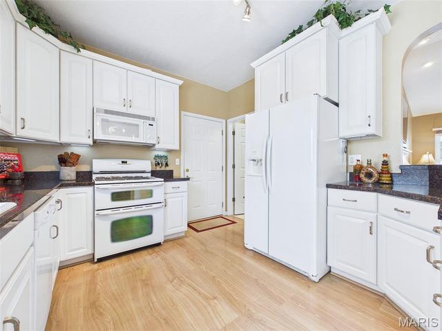 8716 Wildewood Drive, Worden, IL 62097