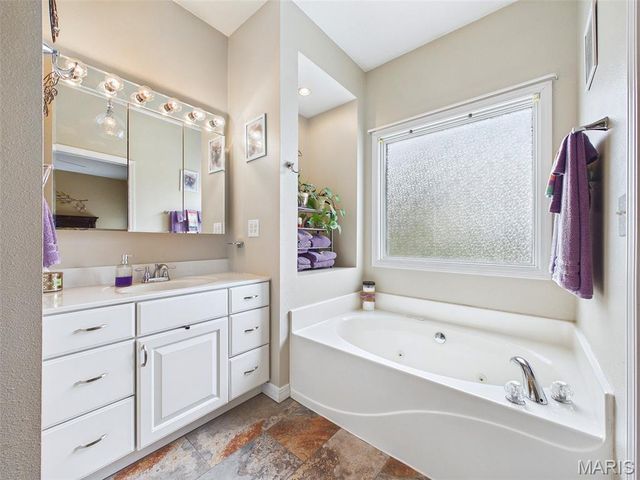 8716 Wildewood Drive, Worden, IL 62097