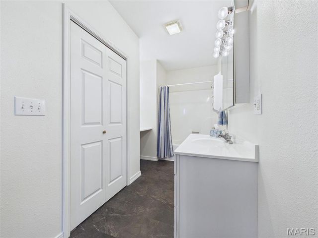 8716 Wildewood Drive, Worden, IL 62097