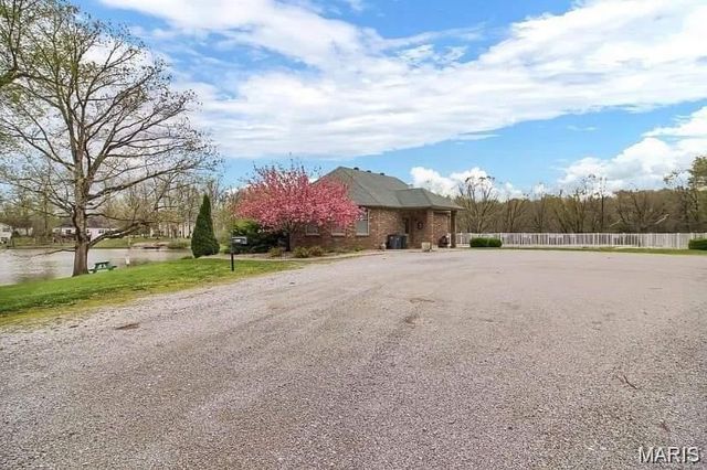 8716 Wildewood Drive, Worden, IL 62097