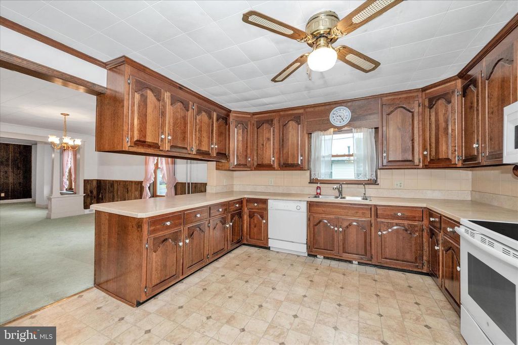 Image 11 of property listing at 113 W MAIN ST, Thurmont, MD 21788