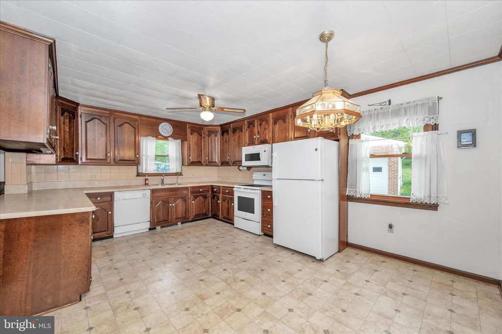 Image 16 of property listing at 113 W MAIN ST, Thurmont, MD 21788