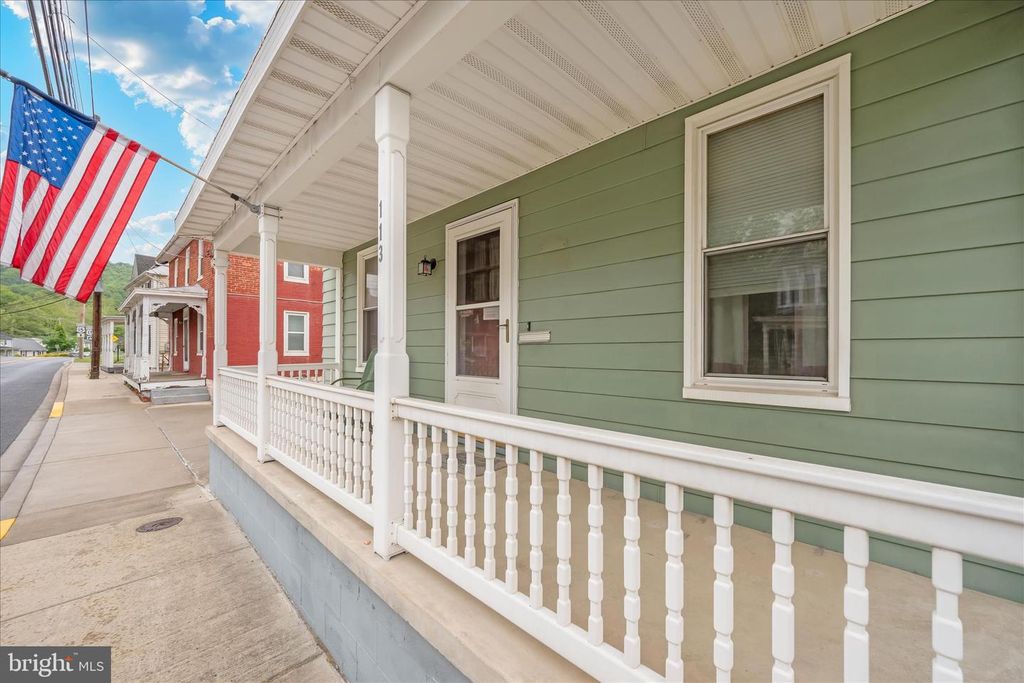 Image 2 of property listing at 113 W MAIN ST, Thurmont, MD 21788
