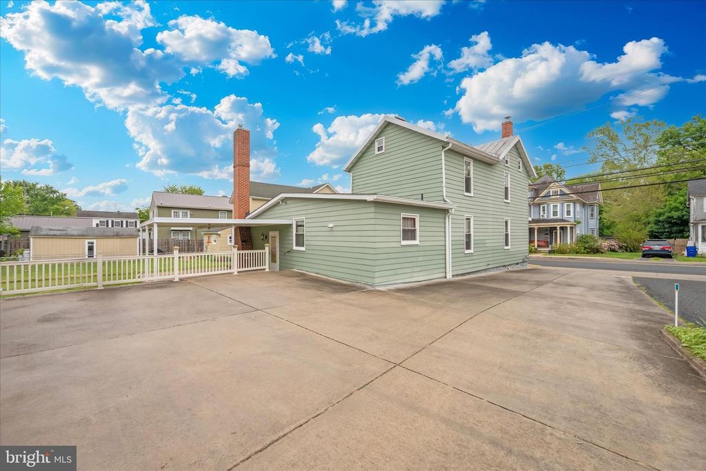 Image 44 of property listing at 113 W MAIN ST, Thurmont, MD 21788