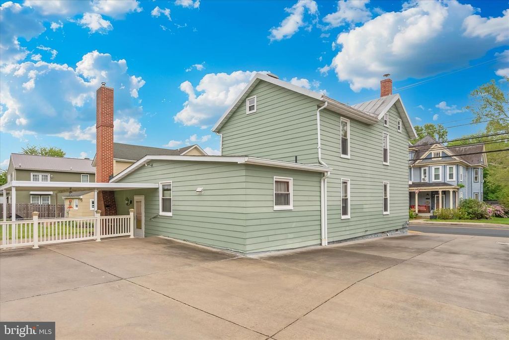 Image 45 of property listing at 113 W MAIN ST, Thurmont, MD 21788