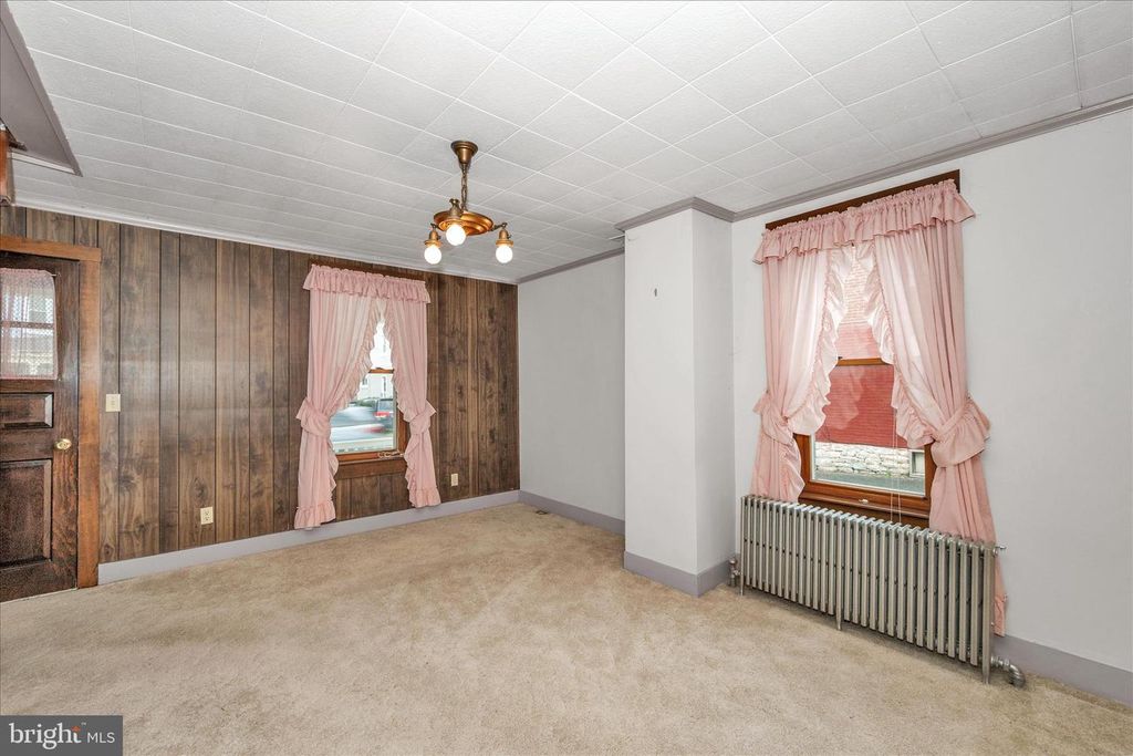 Image 4 of property listing at 113 W MAIN ST, Thurmont, MD 21788