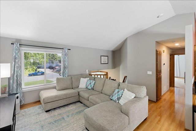 675 5th Avenue E, Shakopee, MN 55379