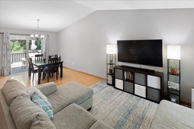 675 5th Avenue E, Shakopee, MN 55379