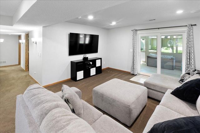 675 5th Avenue E, Shakopee, MN 55379
