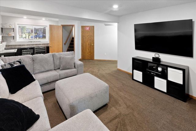 675 5th Avenue E, Shakopee, MN 55379