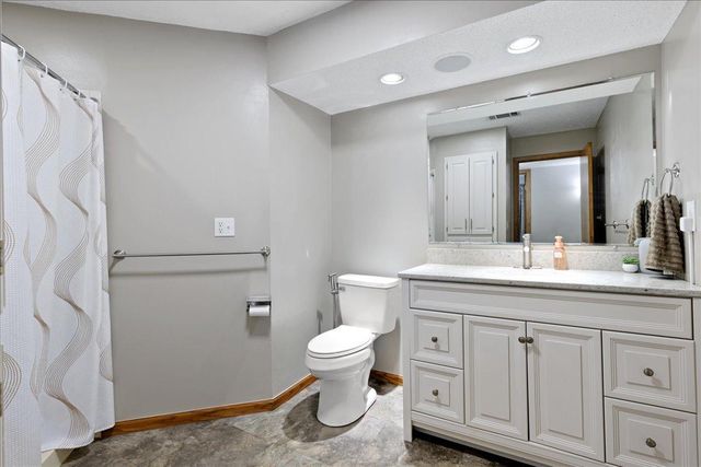 675 5th Avenue E, Shakopee, MN 55379