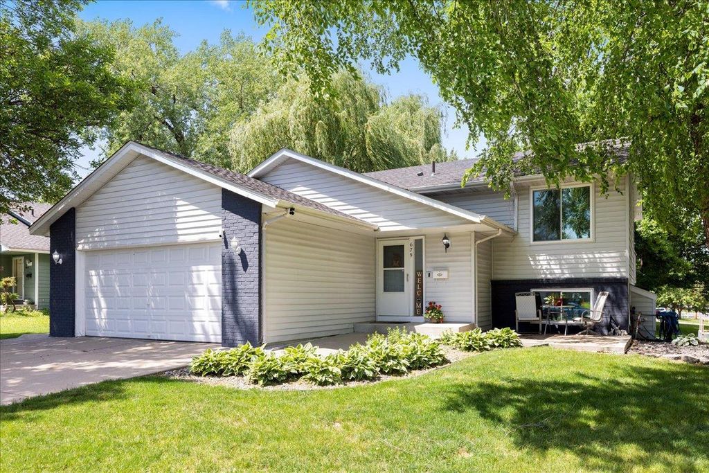 675 5th Avenue E, Shakopee, MN 55379