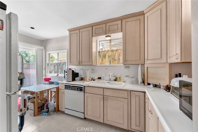 6812 E La Marimba, Long Beach, CA 90815