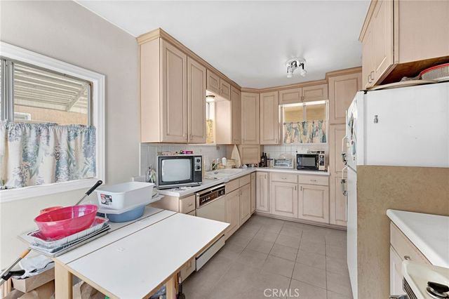 6812 E La Marimba, Long Beach, CA 90815