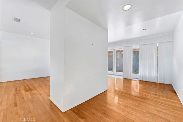 6812 E La Marimba, Long Beach, CA 90815