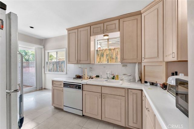 6812 E La Marimba, Long Beach, CA 90815