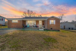 126 Circle Dr, Fayetteville, TN 37334