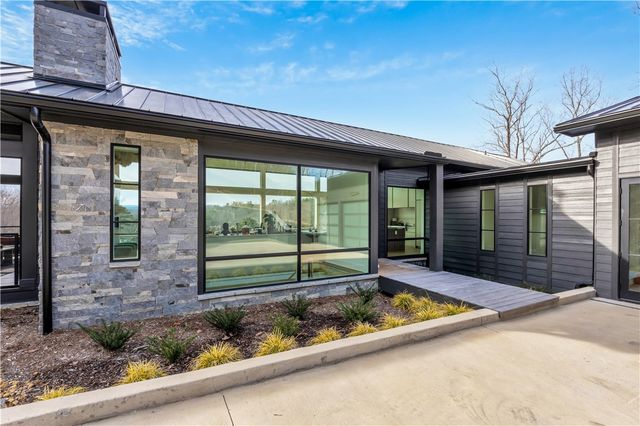 127 Crosswind Court, Sunset, SC 29685