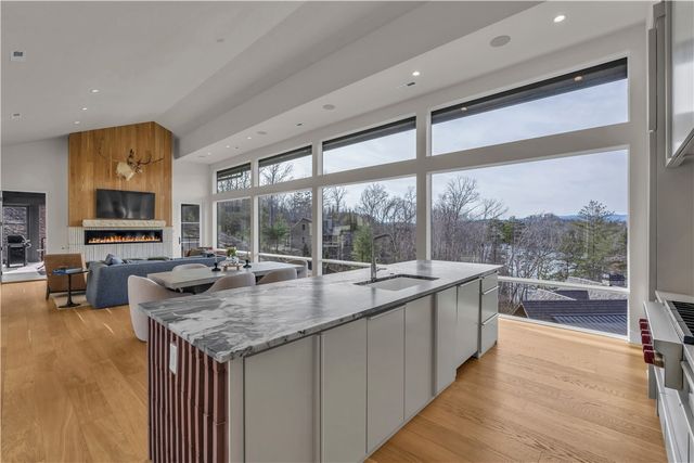 127 Crosswind Court, Sunset, SC 29685