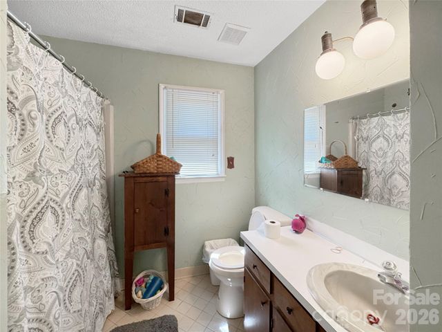 8209 Saddlehorse Lane, Charlotte, NC 28215