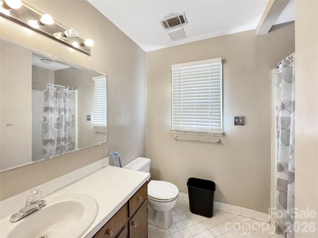 8209 Saddlehorse Lane, Charlotte, NC 28215