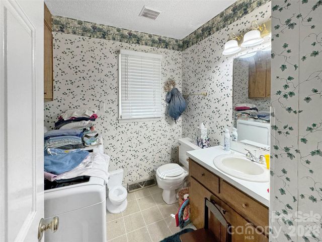 8209 Saddlehorse Lane, Charlotte, NC 28215