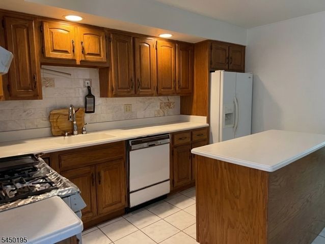 419 Ratzer Rd, Wayne Twp., NJ 07470