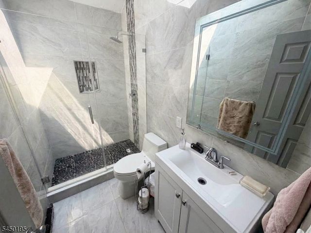 419 Ratzer Rd, Wayne Twp., NJ 07470