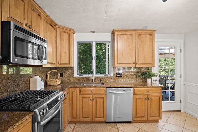 6 Morningside Circle, Woburn, MA 01801