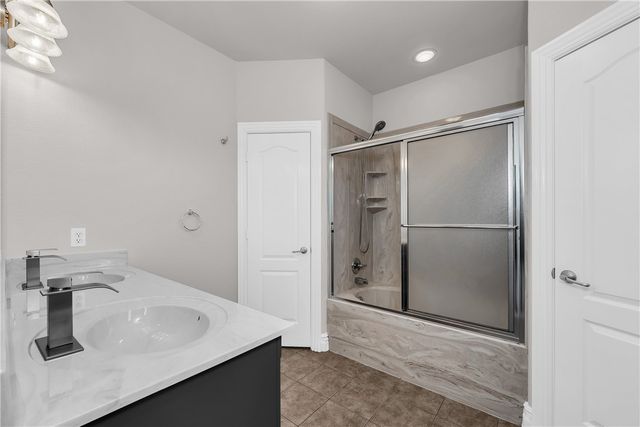 6301 S 36th Street, Rogers, AR 72758