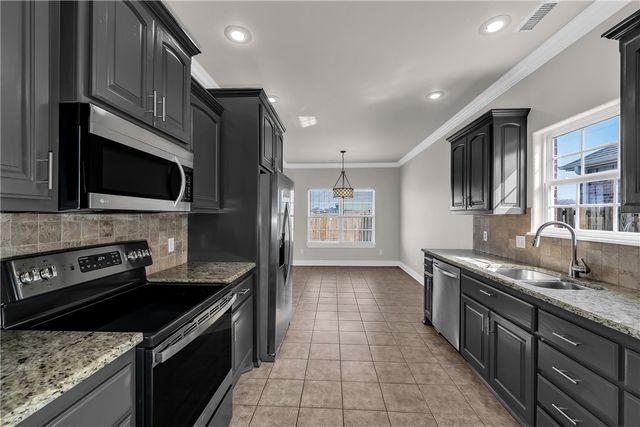 6301 S 36th Street, Rogers, AR 72758