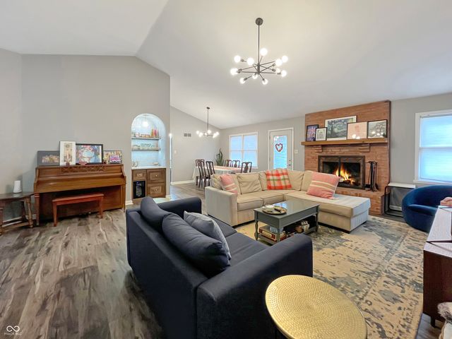 8140 Menlo Court Drive W, Indianapolis, IN 46240