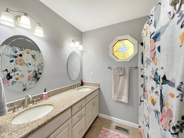 8140 Menlo Court Drive W, Indianapolis, IN 46240