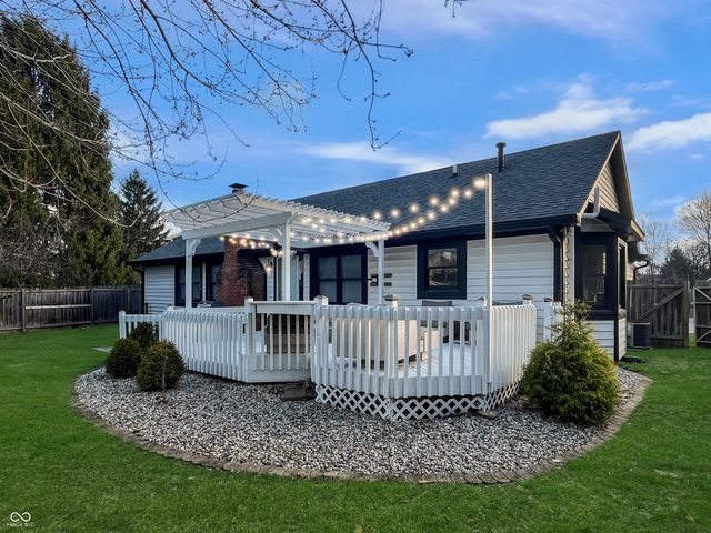 8140 Menlo Court Drive W, Indianapolis, IN 46240