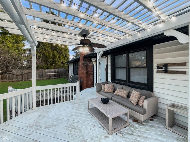 8140 Menlo Court Drive W, Indianapolis, IN 46240