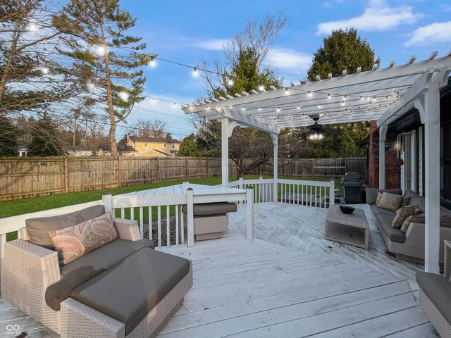 8140 Menlo Court Drive W, Indianapolis, IN 46240