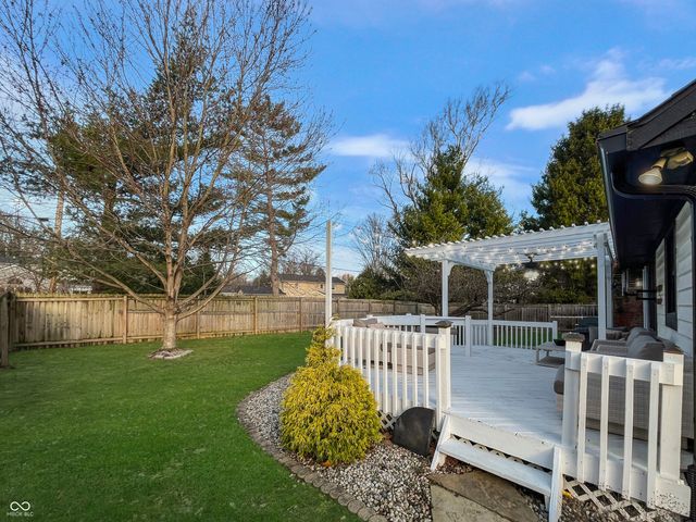 8140 Menlo Court Drive W, Indianapolis, IN 46240