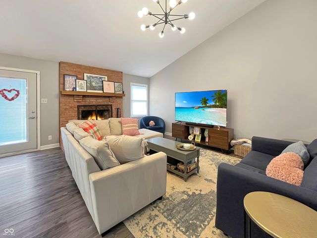 8140 Menlo Court Drive W, Indianapolis, IN 46240