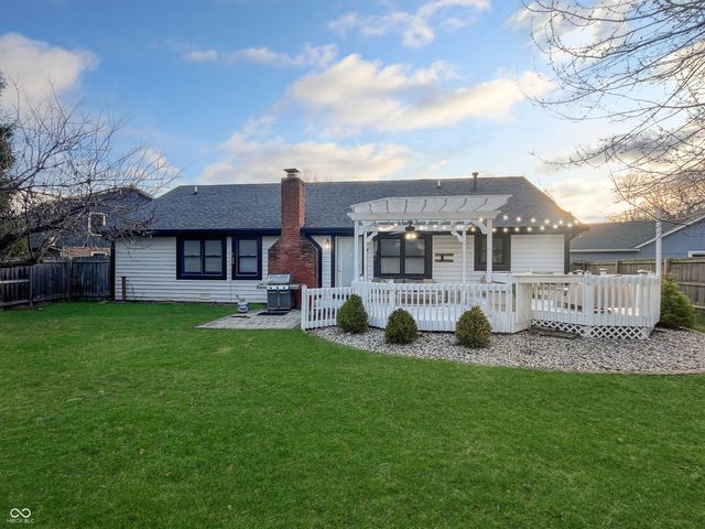 8140 Menlo Court Drive W, Indianapolis, IN 46240