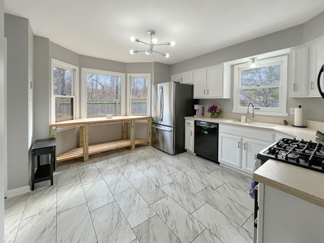 8140 Menlo Court Drive W, Indianapolis, IN 46240